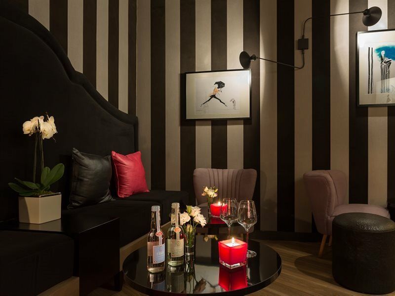 Hotel La Parizienne Bagian luar foto