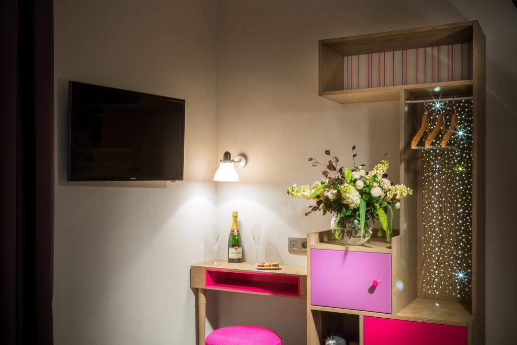 Hotel La Parizienne Bagian luar foto